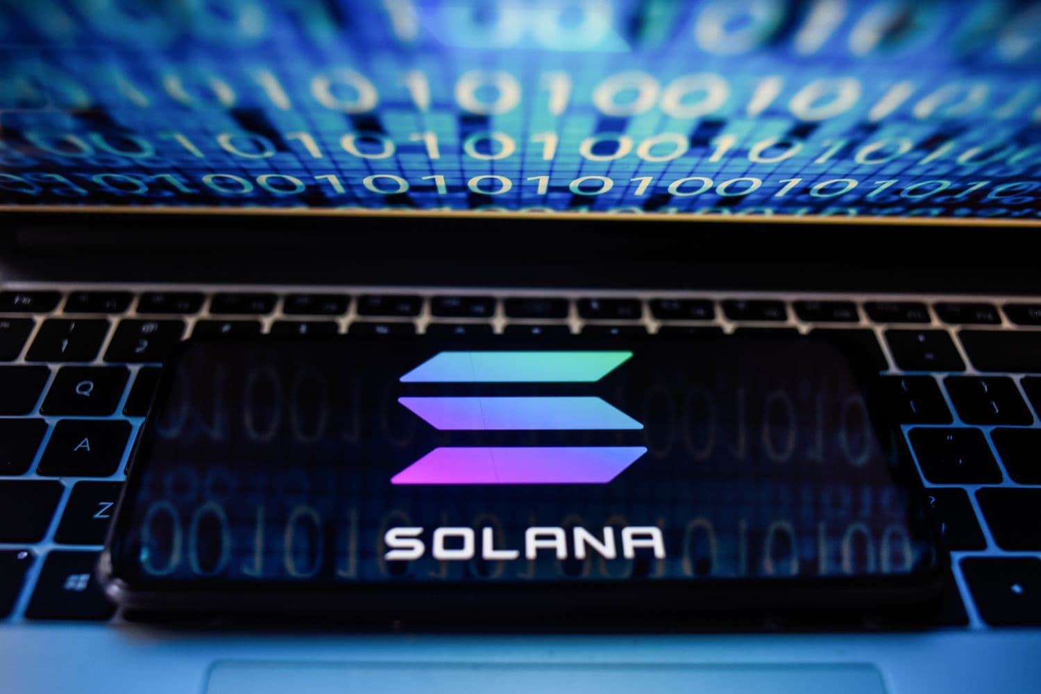 Solana 2025 Report Card: The $1.5 Billion "Flippening"